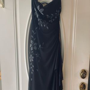 Black sleeveless dress